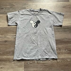 Vintage Y2K Disney Gray T-Shirt with Ying & Yang Mickey Mouse Logo